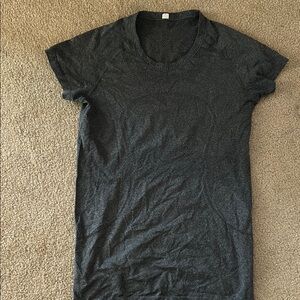 Lululemon Athletica Gray Fitted Short Sleeve Tee